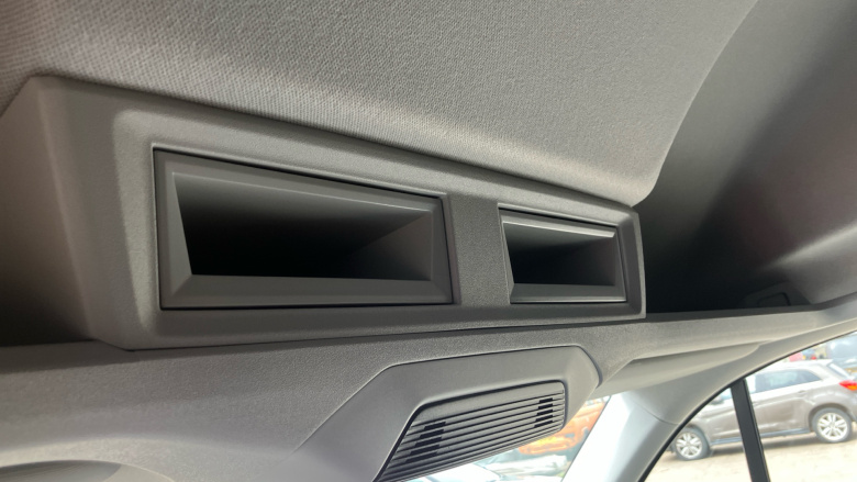 Volkswagen Crafter Cr35 Mwb Diesel 4Motion 2.0 TDI 177PS Commerce Plus Low Roof Van Auto